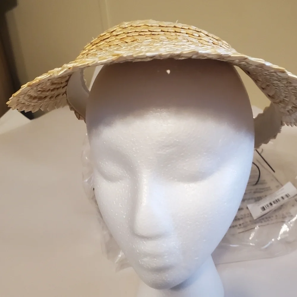 BEACH RIOT NWT. STRAW VISOR OS. VELCRO.